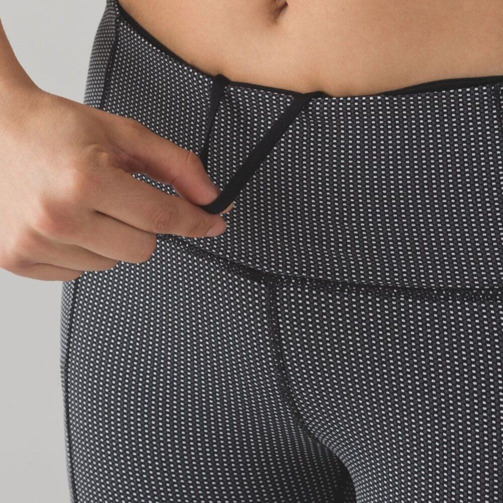 Lululemon Crusher Tight Size 6 Power Luxtreme Tiny Geo Black White W5AGIS $118 - Picture 5 of 10